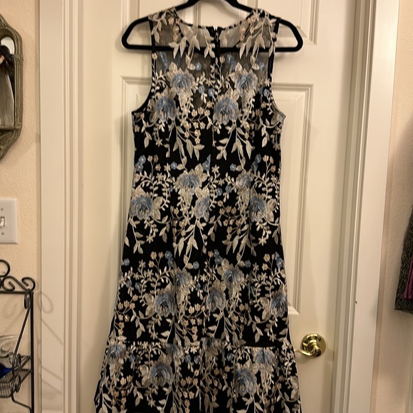 NWOT WHITE HOUSE BLACK MARKET FLORAL LACE DRESS - Picture 7 of 10